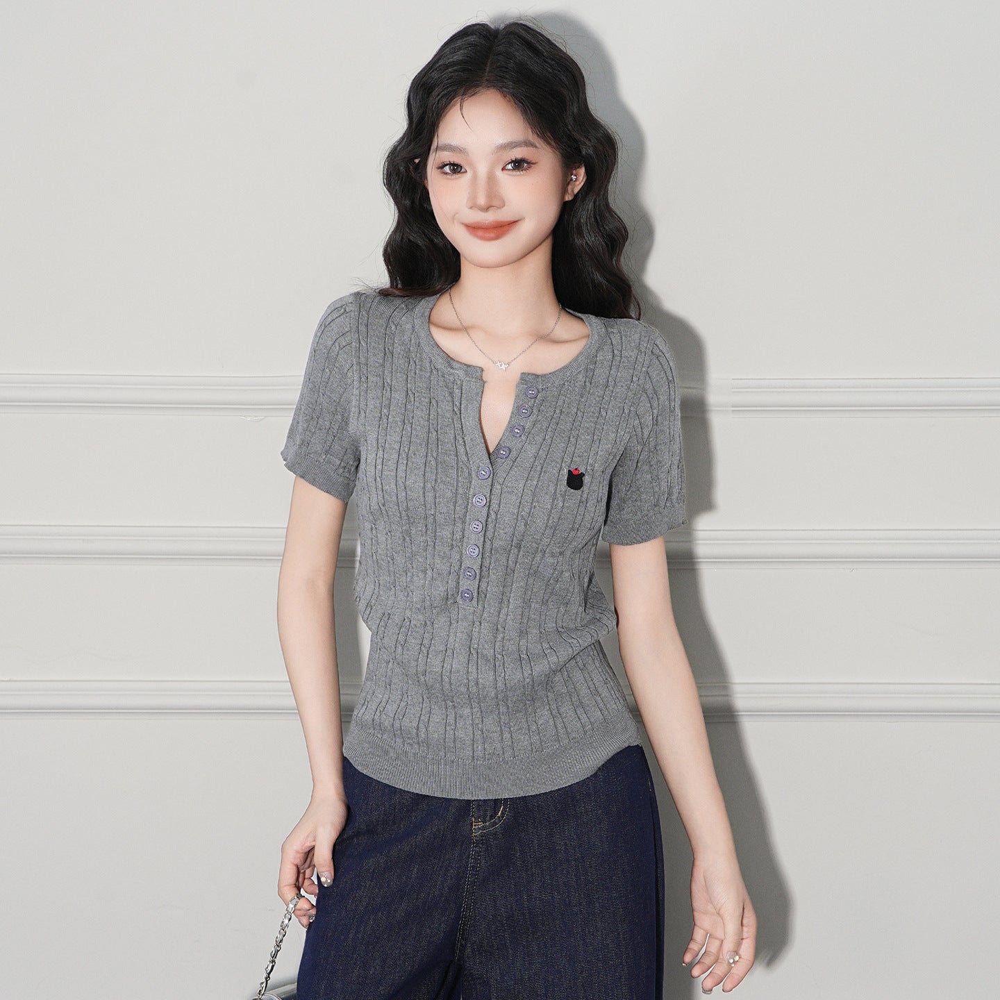Neck Lightweight Knit Short Sleeve T-Shirt for Women, Fitted Cable Knit V-Neck Regular Shoulder Top